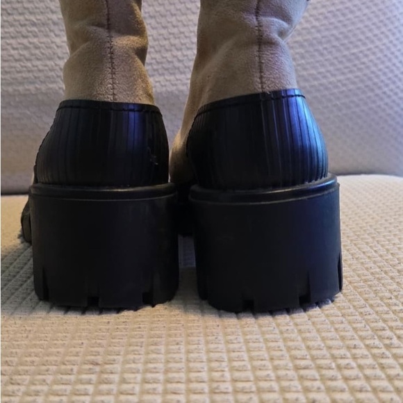 Stylish Tan Heeled Boots - Picture 3 of 12